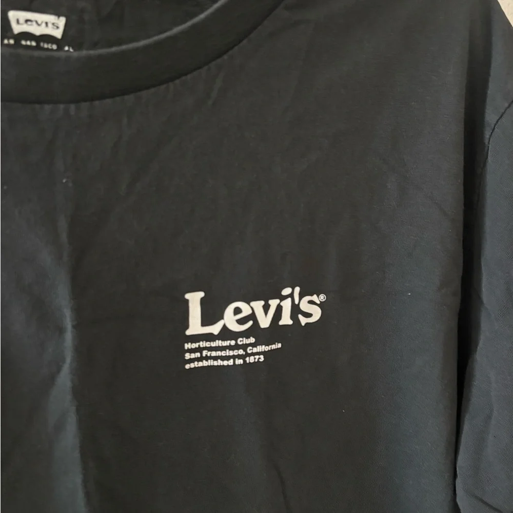 Levi's black Tee